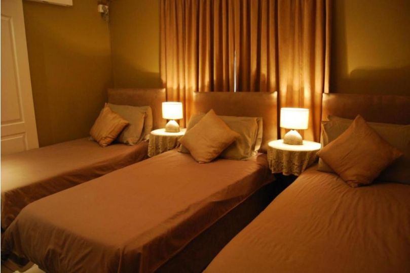 Room in Lodge - Savoy Lodge - Budget Triple Room Guest house, Cape Town - imaginea 8