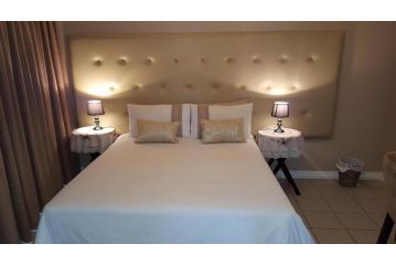 Room in Lodge - Savoy Lodge - Standard Double room 6 Guest house, Cape Town - 2