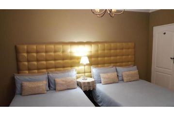 Room in Lodge - Savoy Lodge - Standard Double room 7 Guest house, Cape Town - 2