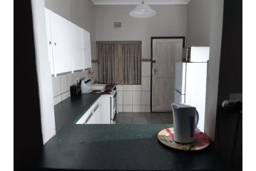 Roos Getaway Apartments #4 Apartment, Bela-Bela - 3