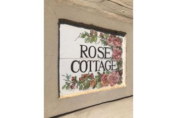 Rose Cottage @ Gods' Haven Eco Estate Chalet, Underberg - 4