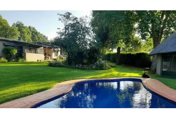 Rosedale Self Catering Cottage with pool and large entertainment BBQ area Guest house, Rosetta - 1