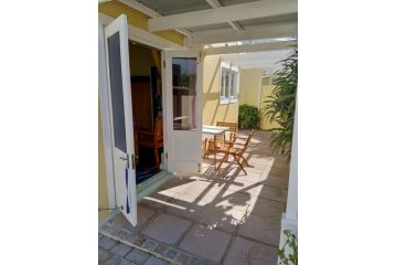 Rose's Cottage Apartment, Hermanus - 3