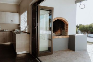 Roseveldt Apartment, Paternoster - 1