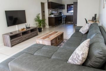 Royal Xtian Greenstone Ridge Apartment, Johannesburg - 2