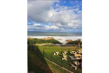 Rumbling waves, tranquil sounds - What a view! Apartment, Margate - 2