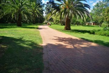 Rural feeling Self Catering Next door to Sandton Apartment, Midrand - 4