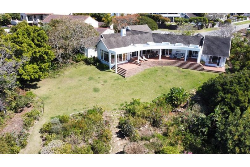Russell's Holiday Home - Covered Patio & Sea Views, Large Garden & Pet Friendly Villa, Plettenberg Bay - imaginea 7