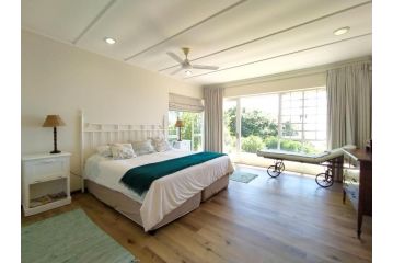 Russell's Holiday Home - Covered Patio & Sea Views, Large Garden & Pet Friendly Villa, Plettenberg Bay - 1