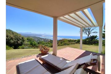 Russell's Holiday Home - Covered Patio & Sea Views, Large Garden & Pet Friendly Villa, Plettenberg Bay - 2