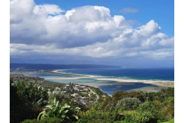 Russell's Holiday Home - Covered Patio & Sea Views, Large Garden & Pet Friendly Villa, Plettenberg Bay - 3