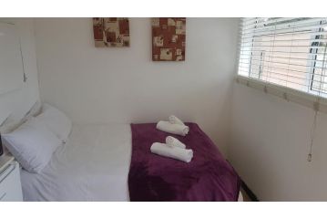 Rustic Budget DBL Room Bed and breakfast, Cape Town - 2
