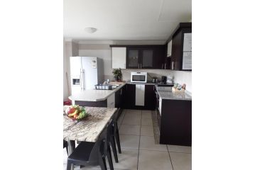 Rustic red Guest house, Benoni - 5