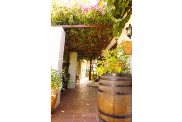 Sacred Mountain Lodge Guest house, Noordhoek - 3
