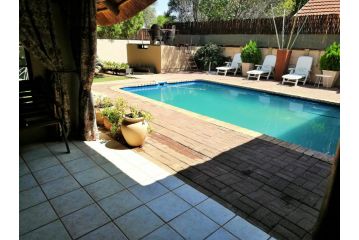 Safari Guesthouse Guest house, Vryburg - 5