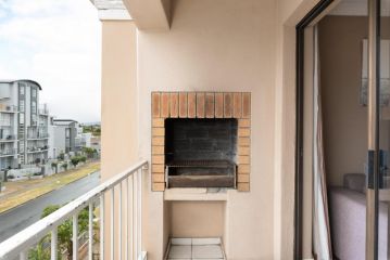 Modern & Secure home, Walking Distance to Beach Apartment, Cape Town - 5