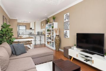 Modern & Secure home, Walking Distance to Beach Apartment, Cape Town - 2