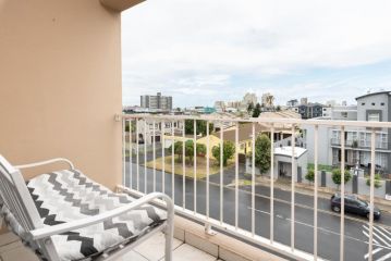 Modern & Secure home, Walking Distance to Beach Apartment, Cape Town - 1