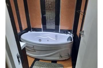 Sancta Maria 10 - Ultimate in luxury & majestic sea views includes private entertainment deck - Free wifi Apartment, Kingsburgh - 1