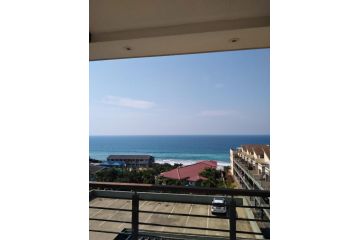 Sancta Maria 10 - Ultimate in luxury & majestic sea views includes private entertainment deck - Free wifi Apartment, Kingsburgh - 4