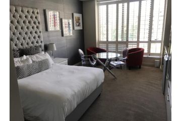 Sandton Skye Apartment, Johannesburg - 4