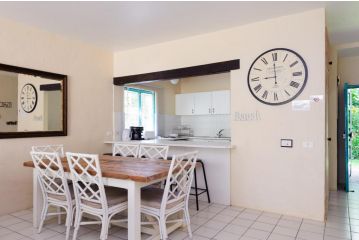 Santorini Pyrgos 17 Family Only Apartment, Ballito - 3