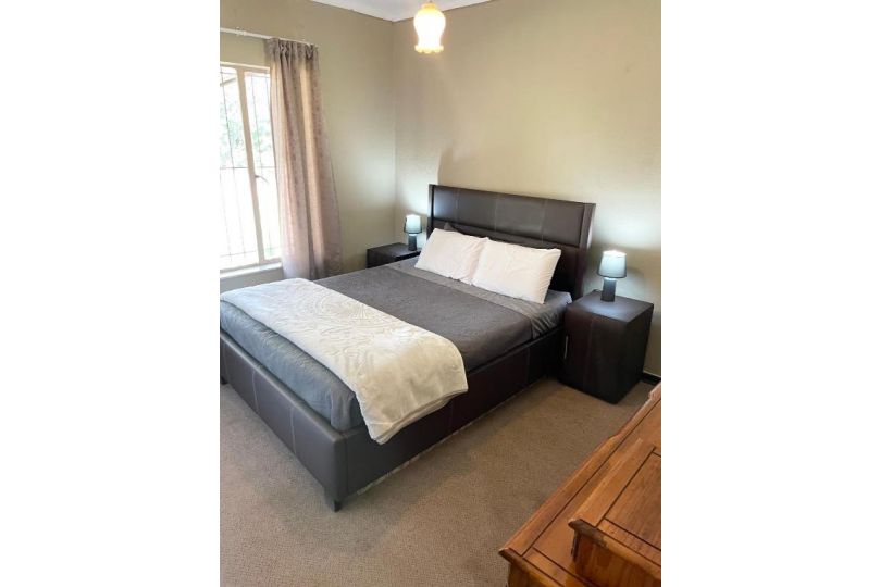 Sapz @WitbankRes Bed and breakfast, Duvhapark - imaginea 18