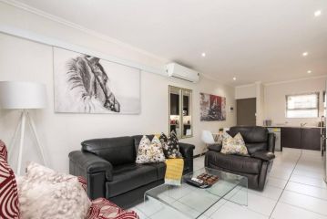 Nova Luxury Suites Lonehill Apartment, Johannesburg - 3