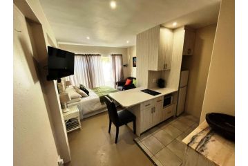 Sea la Vie Self Catering Apartment, Gordonʼs Bay - 1