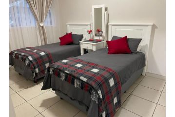 Sea view self-catering apartment: Beach access Apartment, Kingsburgh - 4