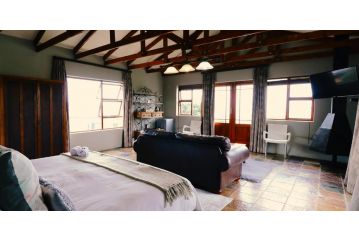 Sea Whisper Guest House & Self Catering Bed and breakfast, Jeffreys Bay - 1