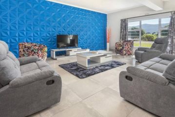 Seabreeze by Top Destinations Rentals Guest house, Hermanus - 2