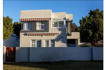 Seaclusion Guest house, Hermanus - 1