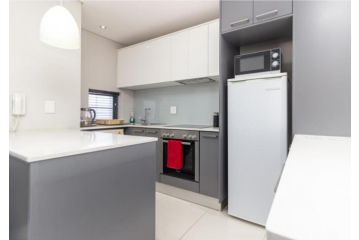 Seacrest B003 - Beachfront Apartment, Bloubergstrand - 1