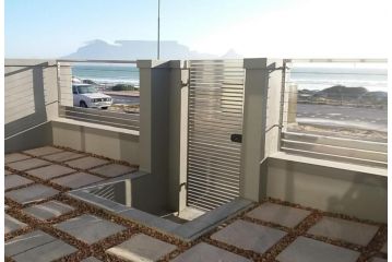 Seacrest B003 - Beachfront Apartment, Bloubergstrand - 2