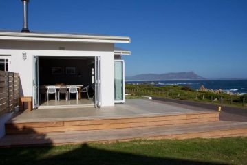 Seafront house with a view Guest house, Kleinmond - 4