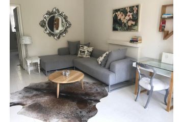 Seapoint gem with uncapped fibre Apartment, Cape Town - 2