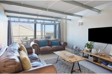 Seaside Village Beach Penthouse Apartment, Bloubergstrand - 3