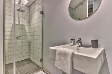 Secure, Central, Worker Bee's luxury pad with pool Apartment, Cape Town - 2