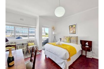 Secure, Close to Beaches, Promenade & Free Wi-Fi! Apartment, Cape Town - 2