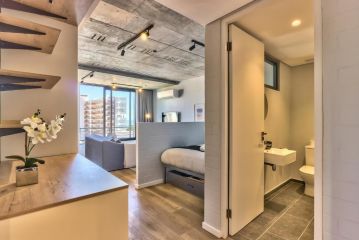 Secure, fast wifi, communal pool- lone ranger lux! Apartment, Cape Town - 2
