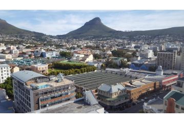 Secure Studio Apartment: Great Central Location Apartment, Cape Town - 4