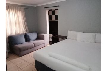 Selena guest house Guest house, Roodepoort - 3