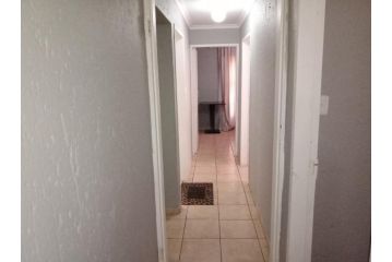 Selena guest house Guest house, Roodepoort - 4