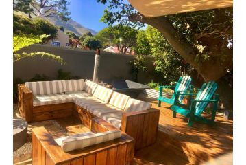 Seven on Flora- Hot Tub, Modern with amazing outside area Guest house, Hermanus - 3