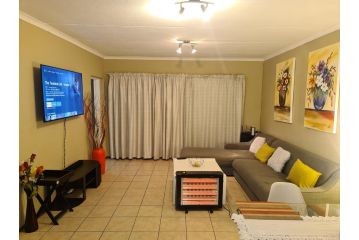Midrand Ninth on Lever Shalom Apartment, Midrand - 2