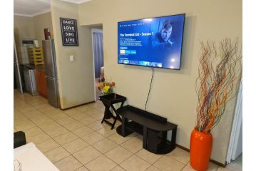 Midrand Ninth on Lever Shalom Apartment, Midrand - 3