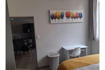 Shared 2Bed Apartment On Gandhi Square+Netflix-A Guest house, Johannesburg - 3