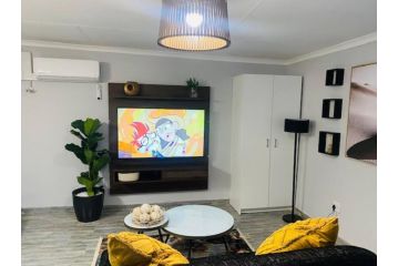 Short Term Rental Re-imagined Apartment, Johannesburg - 2