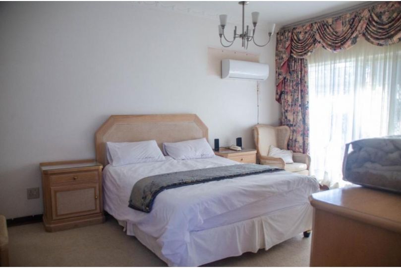 Simunye Guest house, Klerksdorp - imaginea 19